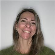 Laureata in Lingue offre lezioni di inglese e francese, massima serietà e professionalità